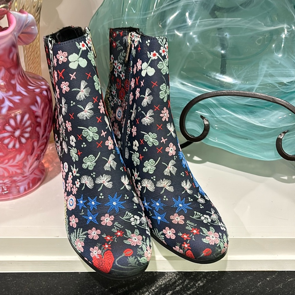 Tapestry like booties zips on the side